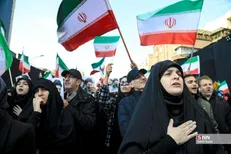 ببینید| اهتزاز پرچم‌ها و حضور گسترده مردم شهر تهران در استقبال از پیکر شهدای جنگ رمضان