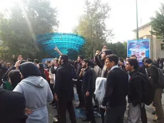 رونمایی از استراتژی «عبور از روحانی» در دانشگاه تهران/ «ایستاده با افراط» + فیلم