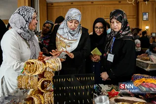 بازدید همسر دکتر محمدجواد ظریف وزیر امور خارجه از جشنواره غذا و صنایع دستی 