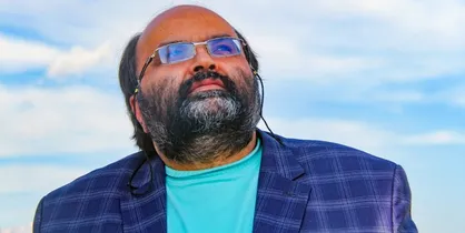علی&zwnj;محمد مودب، شاعر انقلابی به سوگ مادر نشست