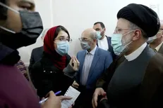عصبانیت روزنامه وابسته به حزب کارگزاران از گفت‌وگوی صمیمانه رئیسی با دانشجویان