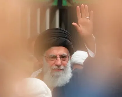 ساعات پایانی انتظار برای وداع با رهبر شهید؛ از نجوای "ای پسر فاطمه (س)" تا بسته&zwnj;ماندن درِ کوچک مصلی&raquo;
