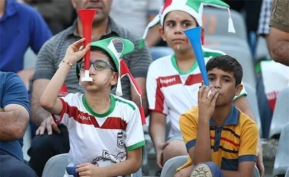 اختصاص ۳ جایگاه در ورزشگاه آزادی برای حضور پدران با فرزندان خردسال