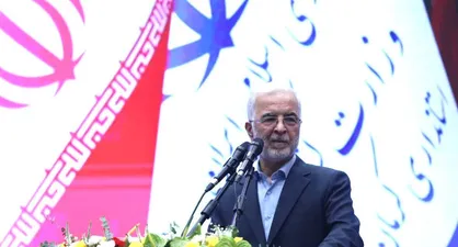 مومنی: کرمان می&zwnj;تواند رتبه اول گردشگری کشور را کسب کند/ استاندار می&zwnj;تواند سنبل وفاق ملی شود