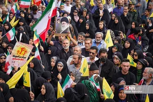 آیین تشییع پیکر شهیده معصومه کرباسی، اولین بانوی ایرانی شهید در راه قدس و حجت‌الاسلام شهید محمد صباحی، امام جمعه کازرون امروز یکشنبه ۶ آبان ۱۴۰۳ با حضور پرشور مردم شیراز برگزار شد.
