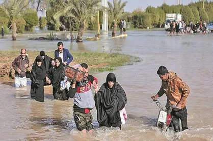 سنگ&zwnj;اندازی فرمانداری کارون در روند مطالبه&zwnj;گری دانشجویان/ با وجود کارشکنی&zwnj;ها وضعیت سیل&zwnj;زدگان خوزستان را پیگیری می&zwnj;کنیم