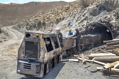 کارگر &laquo;معدن طزره&raquo; دامغان در برخورد با واگن حمل زغال&zwnj;سنگ جان باخت