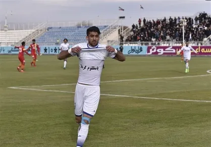 بازیکن ماشین&zwnj;سازی و اصرار به آفساید بودن گل پرسپولیس+عکس
