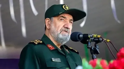 محسن رضایی: دست نیرو&zwnj;های مسلح همچنان روی ماشه است