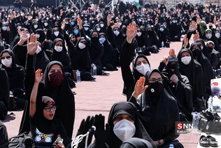 عزاداری ظهر عاشورا در میدان امام حسین (ع)