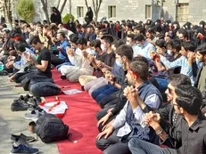 راهپیمایی دانشگاهیان در دانشگاه علوم پزشکی تهران در پی جنایت تروریستی شیراز