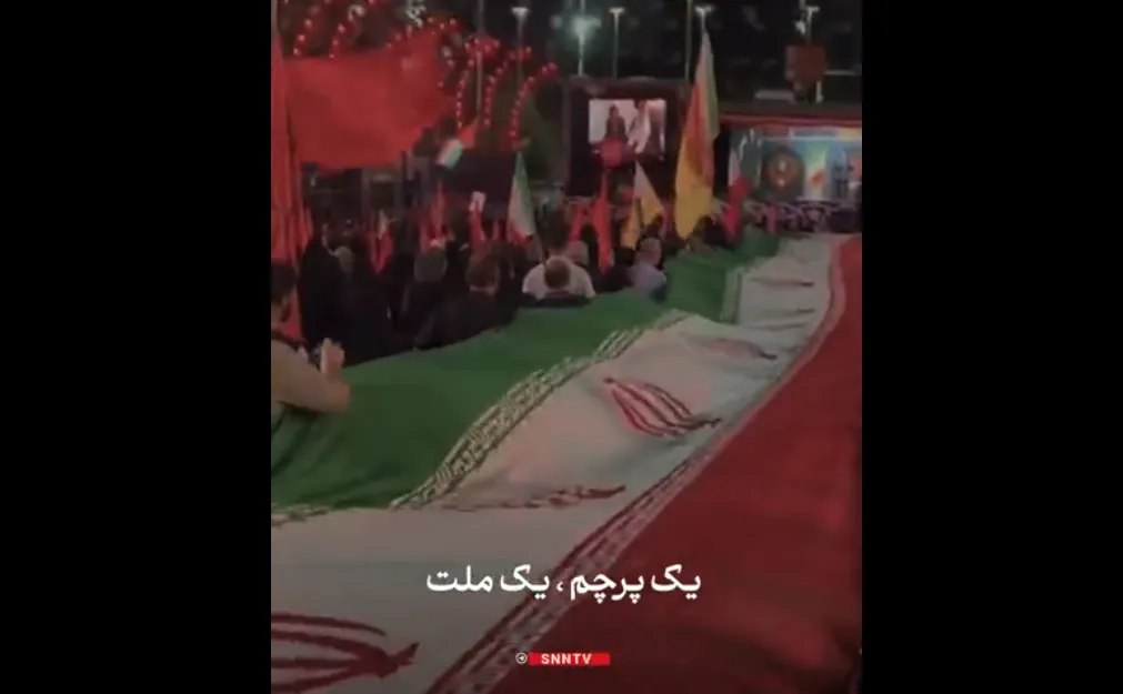 تجمعات شبانه مردم رشت و پرچم بزرگی که با دستان گیلانی ها دوخته شد+فیلم