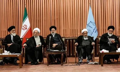 نشست هم اندیشی مسئولان عالی ادوار دستگاه قضا با حجت الاسلام رئیسی