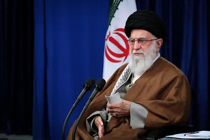 رهبر انقلاب: متأسفانه عده&zwnj;ای در کشور دائم میگویند نمی&zwnj;شود و نمی&zwnj;توانیم/ در تولید می&zwnj;توانیم به جهش دست یابیم