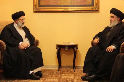 خانواده شهید رئیسی با خانواده شهید نصرالله گفت&zwnj;و&zwnj;گو و ابراز همدلی کرد