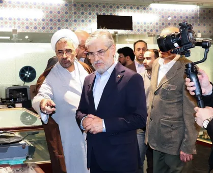 بازدید وزیر علوم از کتابخانه مرکزی دانشگاه تهران&nbsp;