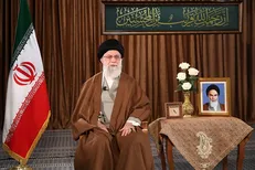 رهبرانقلاب: کل دفاع مقدس حتی نوشیدن جام زهر عقلانی بود / مردم روز اربعین از خانه به سیدالشهدا شکوِه کنند + فیلم