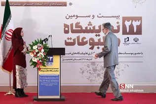 لذ