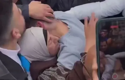 آغوش ابدی مادر و فرزند پس از سال&zwnj;ها دوری