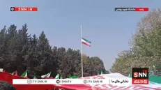 اهتزار پرچم ایران و قرائت سرودملی کشورمان توسط دانشجویان دانشگاه شهید بهشتی + فیلم