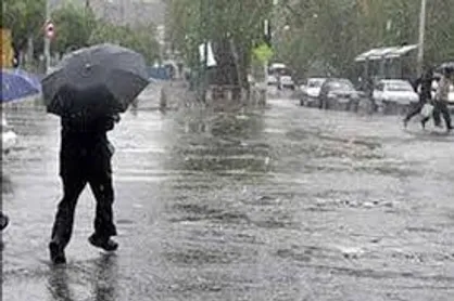 تداوم فعالیت سامانه بارشی در کشور/ باد شدید در تهران+ فیلم