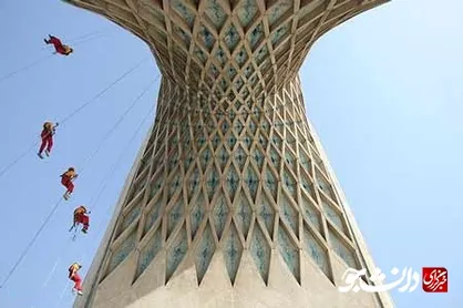 شستشوی برج آزادی پس از 8 سال
