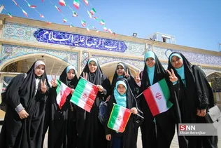 مردم شهر شیراز در استان فارس، از ساعات اولیه صبح امروز با حضور پای صندوق های رأی، در انتخابات مجلس شورای اسلامی و مجلس خبرگان رهبری شرکت کردند.

