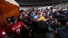 جزییات درگیری شدید بازیکنان دو تیم سپاهان و پرسپولیس در نقش جهان/ وحید امیری شروع‌کننده ماجرا بود؟