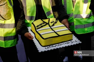 تجمع دانشجویان در مقابل سفارت فرانسه