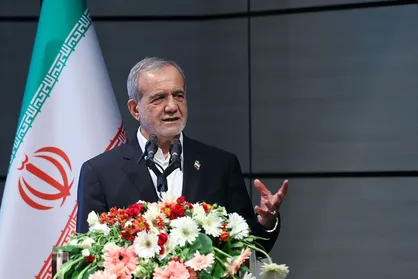 پزشکیان: علت نارضایتی&zwnj;ها وعده&zwnj;هایی است که داده&zwnj;ایم/ دعوا بر سر شخم زدن زمین سفت است + فیلم