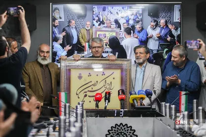 آیین اعطای نشان &laquo;سرو سیمین پارسی جان&raquo;