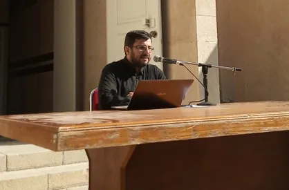 دست ناپاکی که بخواهد با شیطان و دشمن ملت دست دهد قطع خواهد شد