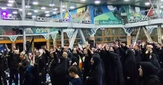 مردم رشت در گلزار شهدا با امام خامنه‌ای انقلاب خود بیعت کردند+فیلم