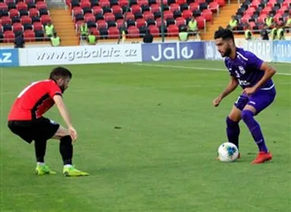 مهاجم سابق پرسپولیس به فوتبال ایران باز می&zwnj;گردد