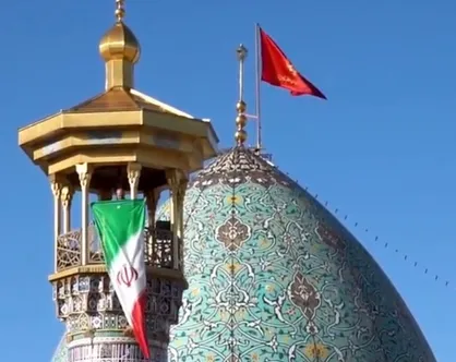 برافراشته شدن پرچم ایران در جای&zwnj;جای حرم مطهر شاهچراغ(ع) همزمان با آغاز دهه مبارک فجر
