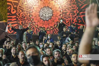 پیکر پاک و مطهر شهید مدافع حرم بی سر عبد الله اسکندری شامگاه جمعه چهاردهم مردادماه 1401 در جمع عزاداران حسینی کانون رهپویان وصال شیراز با حضور چشمگیر مردم قدرشناس شیراز تشییع شد.