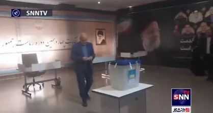 وزیر کشور با حضور در وزارت کشور رای خود را به صندوق رای انداخت