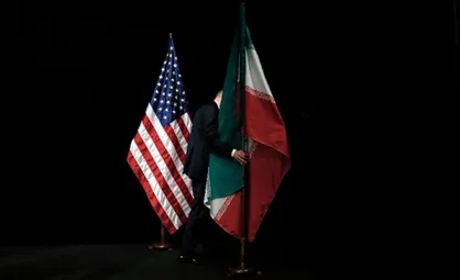 حرکت هیئت ایرانی به محل برگزاری سومین دور مذاکرات غیر مستقیم ایران و آمریکا + فیلم