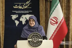 پاسخ مهاجرانی به انتقاد یک خبرنگار از تاخیر در برگزاری نشست: ما قرار بود ۱۰:۱۵ بیاییم ولی مدام با آسانسور بالا پایین رفتیم یک مقدار طول کشید!