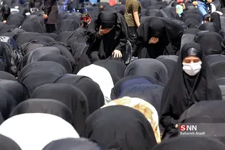 عزاداری ظهر عاشورا در میدان امام حسین (ع)