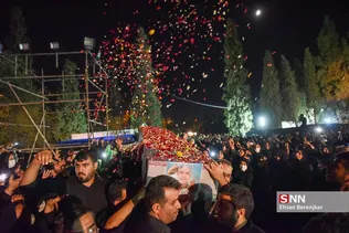 پیکر پاک و مطهر شهید مدافع حرم بی سر عبد الله اسکندری شامگاه جمعه چهاردهم مردادماه 1401 در جمع عزاداران حسینی کانون رهپویان وصال شیراز با حضور چشمگیر مردم قدرشناس شیراز تشییع شد.