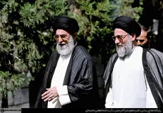 رهبر معظم انقلاب بر پیکر آیت‌الله هاشمی شاهرودی نماز اقامه می‌کنند