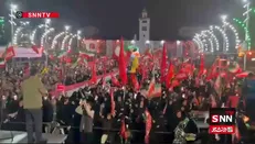 قطار حماسه سازی ملت مبعوث ایران به ایستگاه ۲۲۱ رسید / خروش پرچم‌های سرخ انتقام در دستان مردم رشت +فیلم