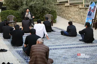 روضه خانگی در منزل دو شهید سانحه هواپیمای اوکراینی