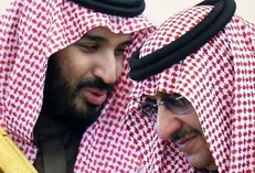 بوسه فریب بن سلمان بر دست ولیعهد سابق