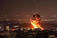 ۳۲۰ حمله هوایی به غزه طی یک شب/بازداشت ۸۵ فلسطینی در کرانه باختری