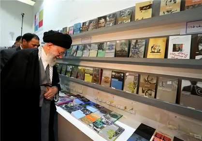 بهترین کتابها، کتابی است که انسان را به سمت خداوند و ارزش&zwnj;های والا و انقلابی هدایت کند