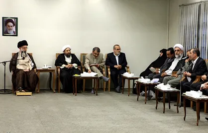 جزئیات کامل دیدار رهبر انقلاب با نمایندگان کاندیداهای ٨٨/ رهبر انقلاب به نمایندگان موسوی و کروبی چه گفتند؟