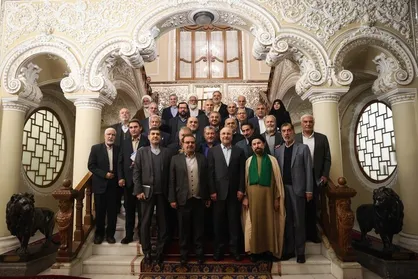 قالیباف با جمعی از نمایندگان ادوار دیدار و گفت&zwnj;و&zwnj;گو کرد