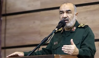 سفر دوباره سرلشکر سلامی به خوی/ سپاه با تمام توان وارد صحنه کمک&zwnj;رسانی به زلزله&zwnj;زدگان شده